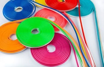 Neon şerit LED ile Yaşam Alanlarınıza Enerjik ve Modern Dokunuşlar Katın